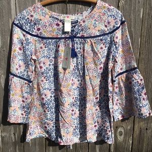 Floral BOHO Top NWT. Bell sleeve. L.